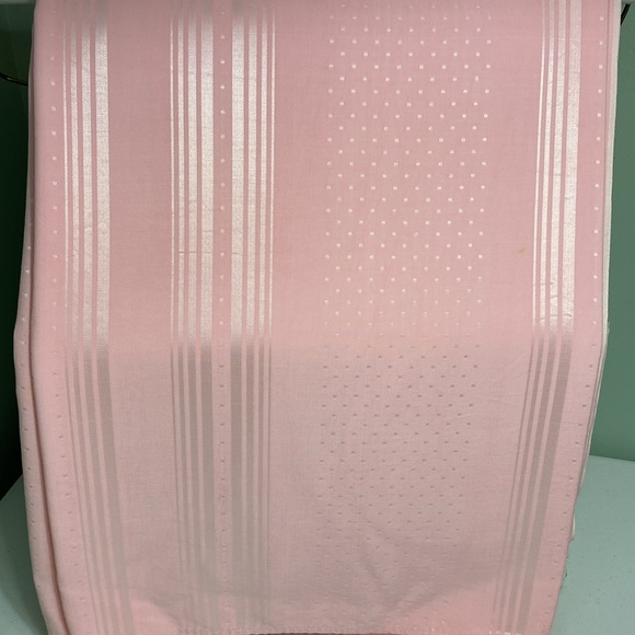 Pink Table Cloth - Picture 3 of 6